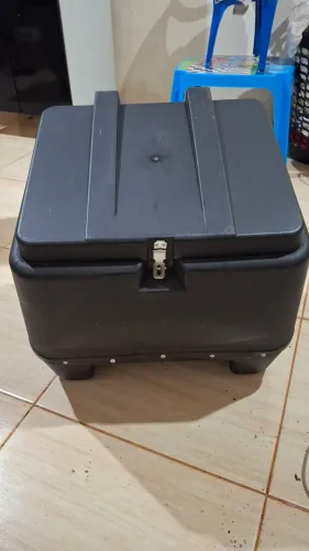 Baú Pro Tork 85 litr0s semi novo.