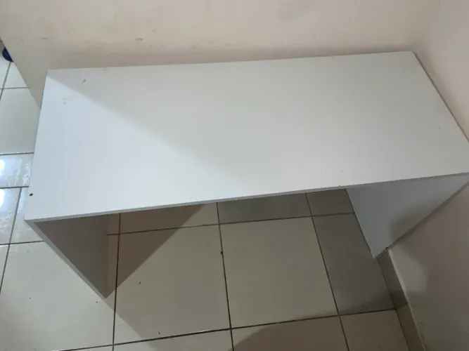 Mesa de escritório branca