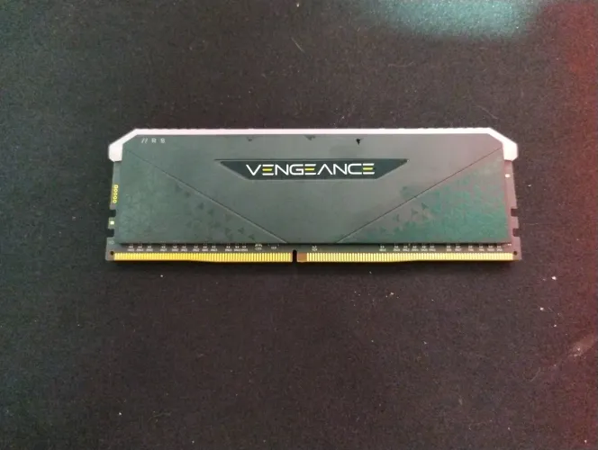 Memória RAM Corsair Vengeance RGB RS 8GB DDR4 3200MHz