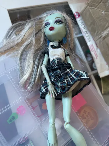Monster High Ghoul?s Alive! Frankie Stein sucata