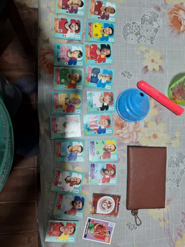 Vendo figurinha da copa do Mundo a rara é 150 reais e a normal é 2 reais 