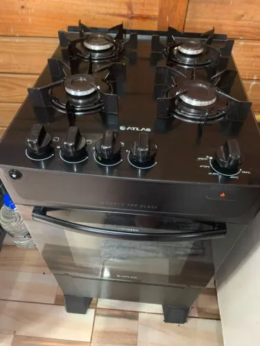 Vendo fogão Atlas 4 bocas , acendimento automático, auto limpante , novo