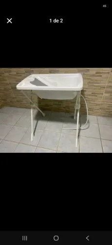 Banheira de bebê com suporte