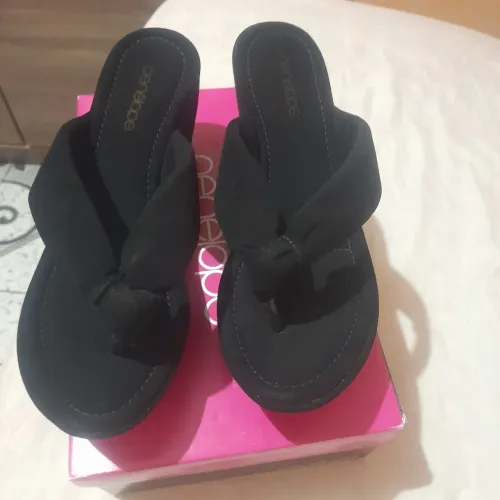 Vendo esses sapato sendo dois 2 infantil e dois adulto. Infantil N 27/28 29/30 adulto37/38