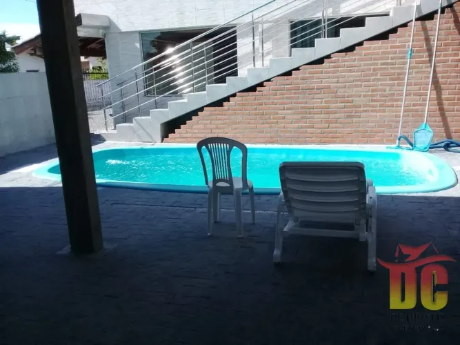Duas excelentes casas pelo preço de uma! Vem logo conferir esta maravilha! Agende agora me