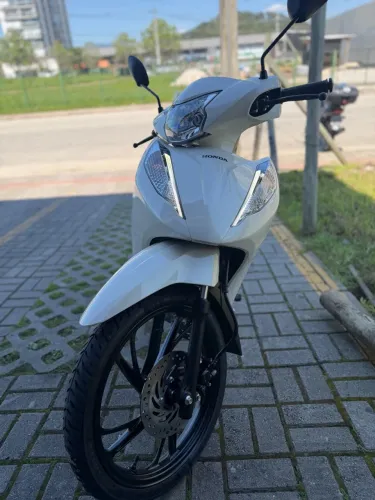 Honda Biz 0 km na cor branca