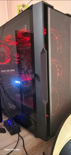 PC GAMER - I7 9700K 32GB RAM RX9060XT 16GB