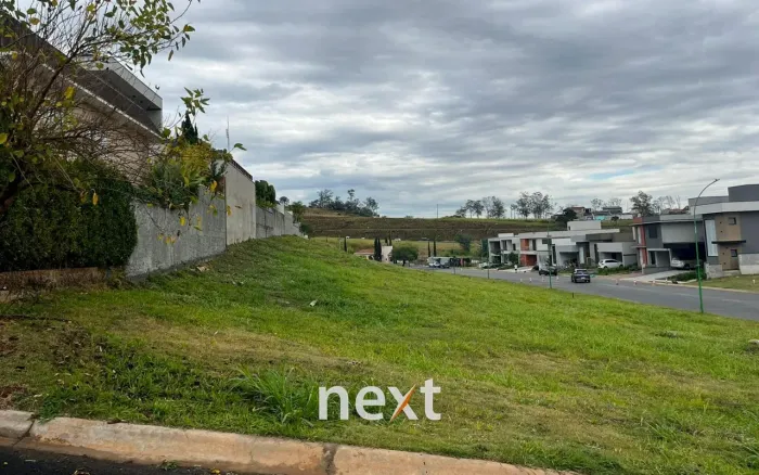 TERRENO COM 313M² A VENDA NO RESIDENCAIL MONT ALCINO
