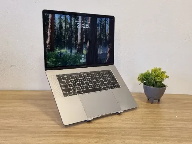 Apple MacBook Pro 2019 TouchBar | Core i5 | Quad Core | 256GB SSD | 16GB LPDDR3 | 13.3" Ci