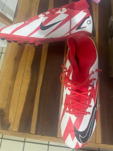Chuteira Nike CR7 $400 / NO SITE É $600 CONTO SEM FRETE