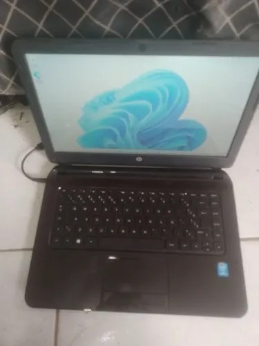 Notebook hp i5-4200u  8 Gb de memória HD 500, Windows 10, bateria viciada,funciona  tudo