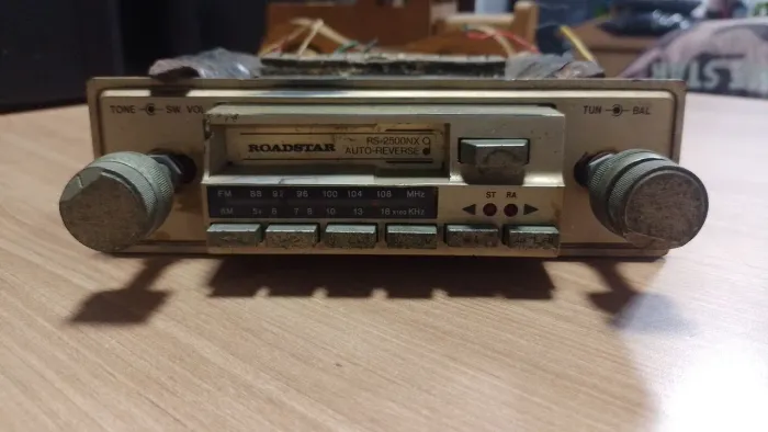 Rádio vintage Roadstar RS-2500nx anos 70