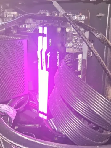 RAM Kingston Fury RGB DDR5-6000mhz CL40 *Troca*