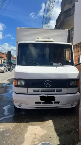 Caminhão Mercedes 710