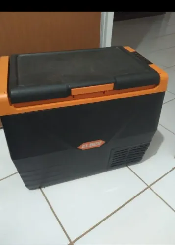 Vendo geladeira para caminhão ou carro de passeio ideal para viagens ou para acampar ela