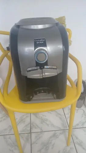 Gelagua de mesa