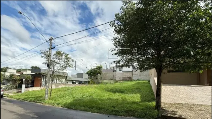Terreno à Venda no Condomínio Vita Verdi em Valinhos, no bairro Pinheiro.