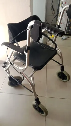 Vendo cadeira de rodas 