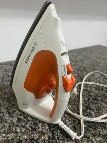 Ferro de Passar a Vapor Electrolux- 127V - Laranja/Branco
