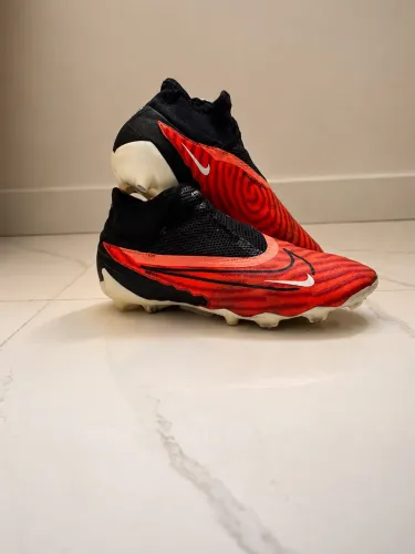 Chuteira Nike Phantom GT2 Pro - Conforto e alta performance
