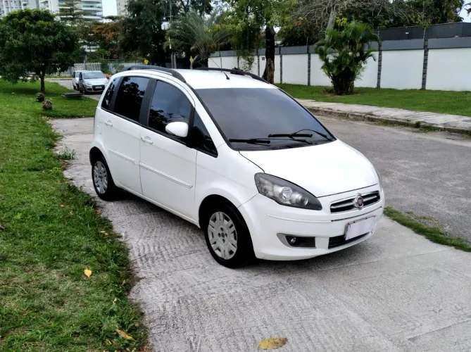 Fiat Idea Essence 1.6 Flex 16V 5P 2012