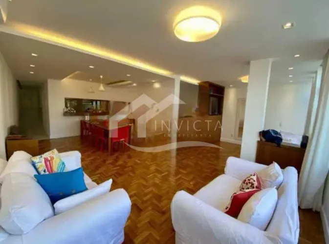 EXCELENTE COBERTURA DUPLEX DE 260m² NO POSTO 3