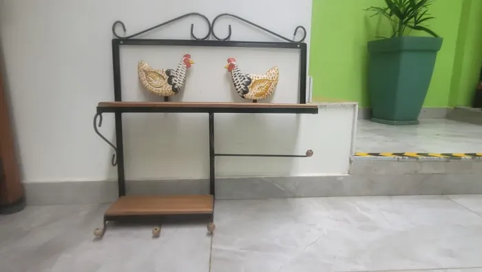 Prateleira de cozinha rustica com porta toalha