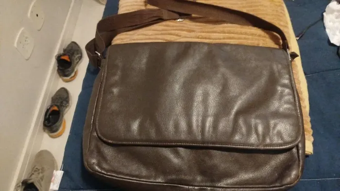 Bolsa Couro ID Lê Postiche de couro.moderna.Q preço!!!!