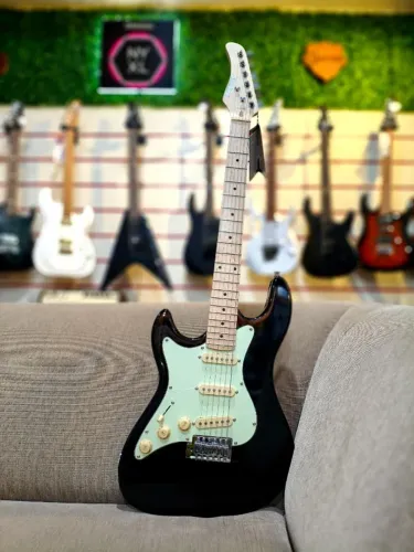 Guitarra Canhoto Stratocaster Strinberg STS100 BK (NOVA!)