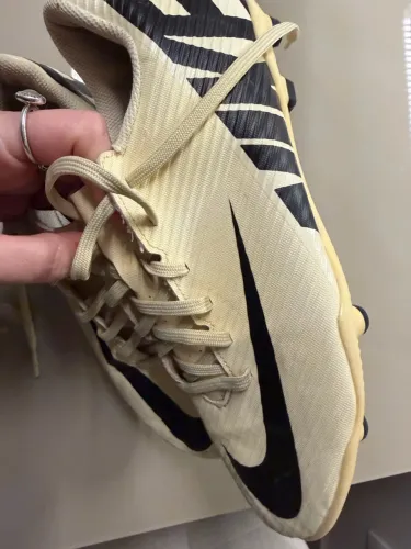 Chuteira campo NiKE creme