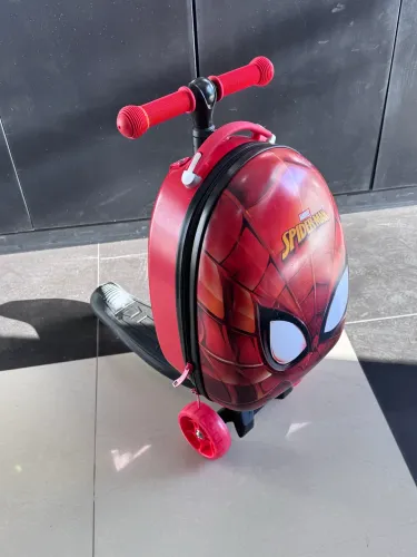 Patinete com mochila homem aranha