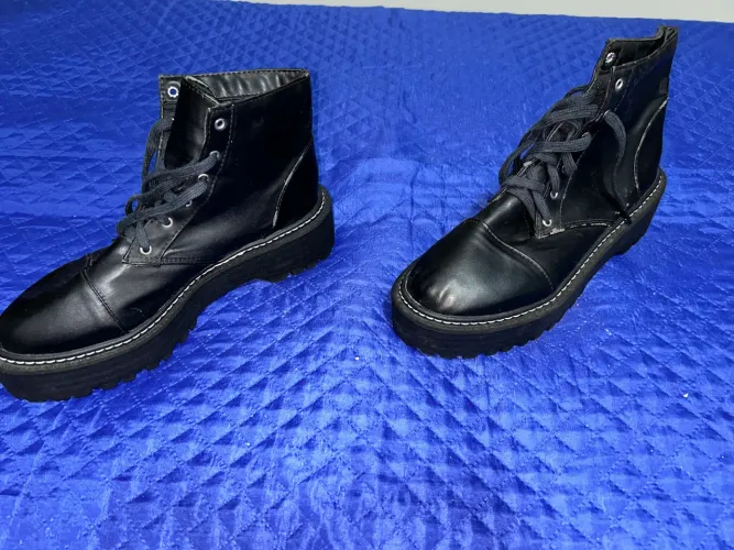 Bota baixa tipo coturno preto usado tamanho 38