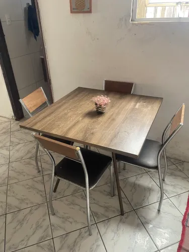 Mesa 4 cadeiras