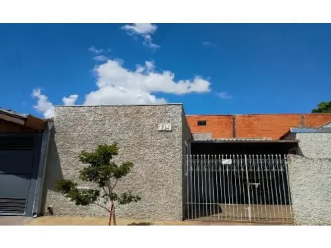 CASA RESIDENCIAL em PIRATININGA - SP, VILA SANTA MARIA
