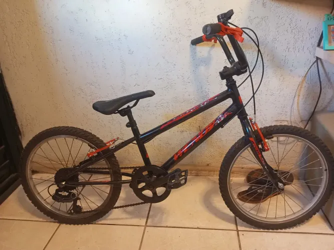 Vendo bicicleta aro 20. Não entrego retirar no bairro Jardim Holanda