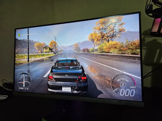 Monitor Samsung UR550 - 4K IPS + Suporte Articulado