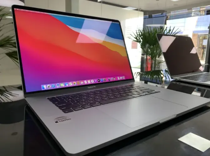 Macbook Pro 2019 - Intel I9, 16 Pol, 16GB, SSD 1TB