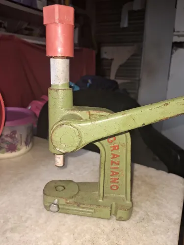 Vendo maquina balancim pra botaos e ilhos