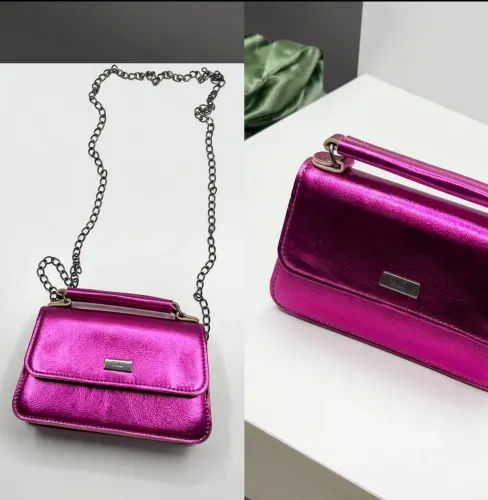 Bolsa Transversal Rosa Metálico com Alça em Corrente