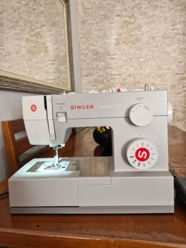 Máquina de costura singer facilita 4411