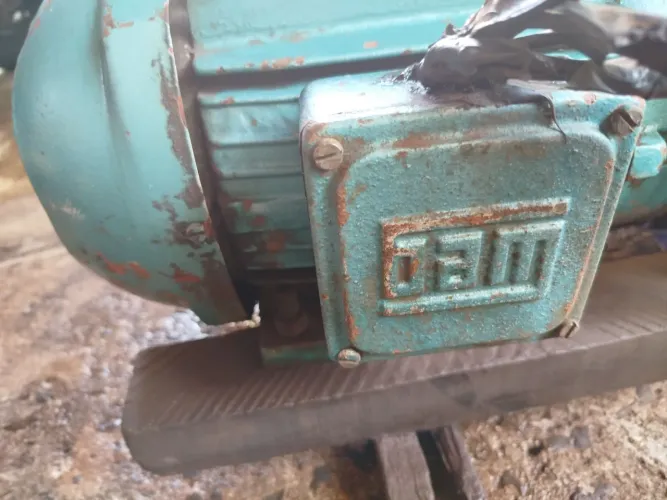 Motor de bomba D'água 5 cavalos marca Weg