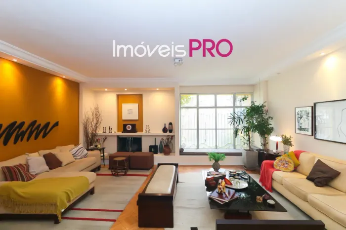 Brooklin Novo, Casa com 4 quartos sendo 3 suites, 4 vagas, fácil acesso