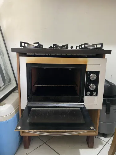 Fogão forno elétrico e armário 