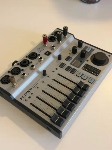 Mesa Behringer Digital 8 Canais Flow 8