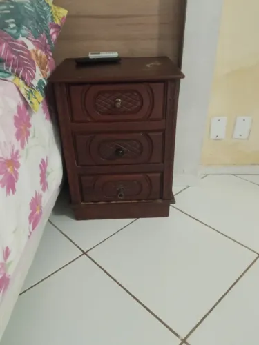 Criado mudo vende dois 