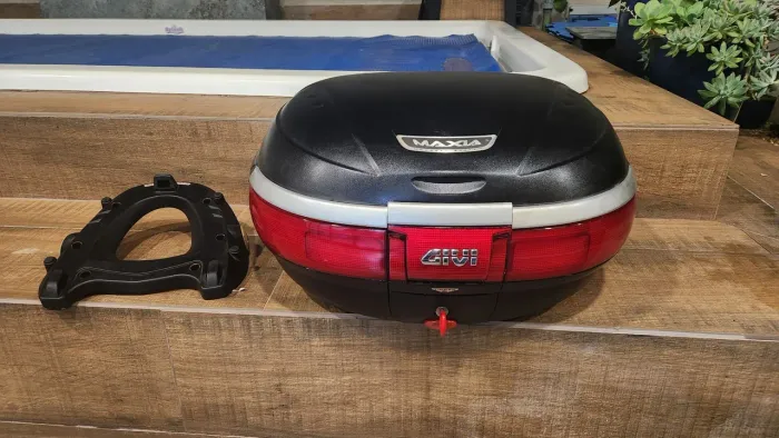 Baú Bauleto Givi Monokey Maxia 52l com base