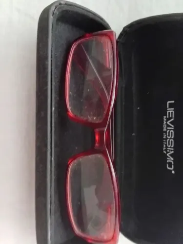 Oculos vermelho