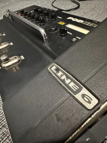VENDO OU TROCO PEDALEIRA POD HD 300 - MULTIEFEITOS DE GUITARRA