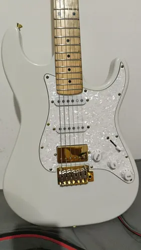 Guitarra Seizi Katana Musashi White Gold - Impecável e Regulada (Com Bag)