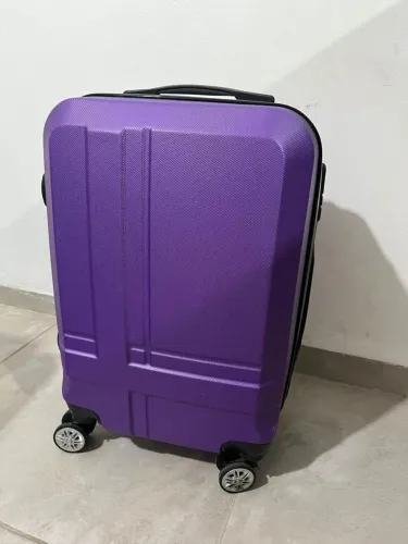 Mala pequena seminova para viagens